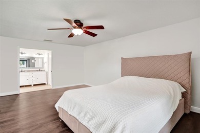 This is such a great 2/2 Townhome.  Wide open feel with high on  in Florida - for sale on GolfHomes.com, golf home, golf lot