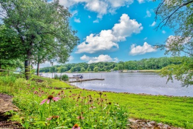 Neat As A Pin Lakefront Home on Oak Run Golf Course in Illinois - for sale on GolfHomes.com, golf home, golf lot