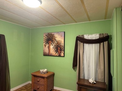 Very motivated seller! Make an offer today. Welcome to this on Plantation Golf Club in Florida - for sale on GolfHomes.com, golf home, golf lot