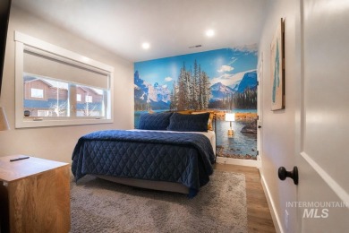 Stunning furnished, turnkey condo in the heart of McCall on McCall Municipal Golf Course in Idaho - for sale on GolfHomes.com, golf home, golf lot