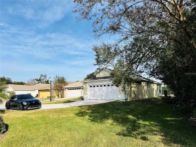 Under contract-accepting backup offers. Charming Home in Mount on Country Club of Mount Dora in Florida - for sale on GolfHomes.com, golf home, golf lot