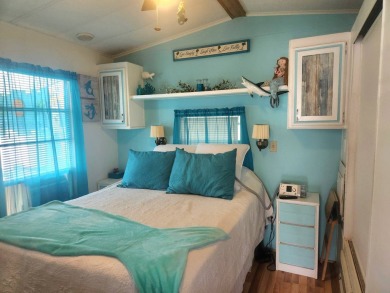 Being Sold Below Market Value!  1986 1/1 in pristine condition on Largo Golf Course in Florida - for sale on GolfHomes.com, golf home, golf lot