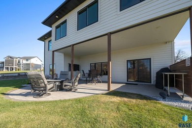 Thoughtfully designed custom ranch that sits in an eastside on Willow Run Golf Course in South Dakota - for sale on GolfHomes.com, golf home, golf lot