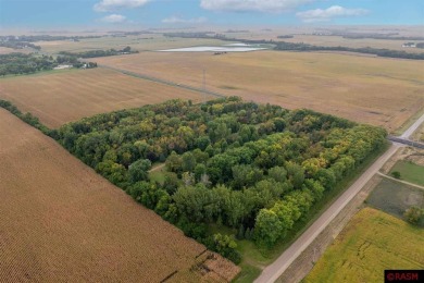 Here is your chance to own your own slice of paradise in South on Minn-Iowa Golf Course in Minnesota - for sale on GolfHomes.com, golf home, golf lot