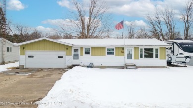 Step into this practical 3-bedroom, 2.5-bath home featuring on Oak Lane Golf Course, Inc. in Michigan - for sale on GolfHomes.com, golf home, golf lot