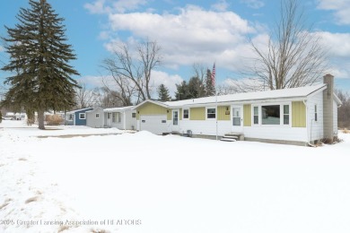 Step into this practical 3-bedroom, 2.5-bath home featuring on Oak Lane Golf Course, Inc. in Michigan - for sale on GolfHomes.com, golf home, golf lot