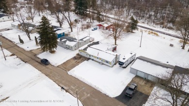 Step into this practical 3-bedroom, 2.5-bath home featuring on Oak Lane Golf Course, Inc. in Michigan - for sale on GolfHomes.com, golf home, golf lot