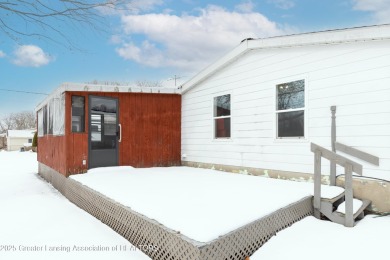 Step into this practical 3-bedroom, 2.5-bath home featuring on Oak Lane Golf Course, Inc. in Michigan - for sale on GolfHomes.com, golf home, golf lot