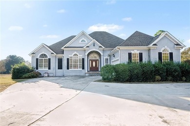 Beautifully maintained home in a established Griffin on The Club at Shoal Creek Golf Course in Georgia - for sale on GolfHomes.com, golf home, golf lot