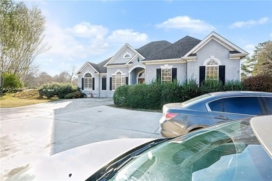 Beautifully maintained home in a established Griffin on The Club at Shoal Creek Golf Course in Georgia - for sale on GolfHomes.com, golf home, golf lot