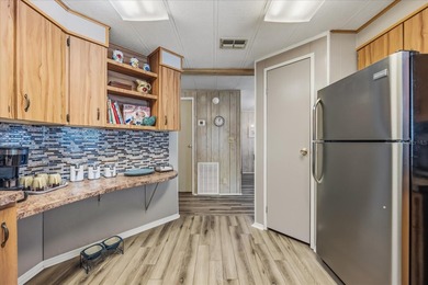 This light bright 2 bedroom 2 bath home is well maintained. Open on Zellwood Station Country Club in Florida - for sale on GolfHomes.com, golf home, golf lot