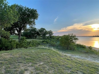 Rustic lake house with investment potential. This 3 bedroom, 2 on P.A.R. Country Club in Texas - for sale on GolfHomes.com, golf home, golf lot