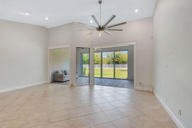 Spacious and well-maintained 3BD/2BA villa in the desirable on Aberdeen Golf and Country Club in Florida - for sale on GolfHomes.com, golf home, golf lot