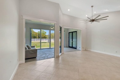 Spacious and well-maintained 3BD/2BA villa in the desirable on Aberdeen Golf and Country Club in Florida - for sale on GolfHomes.com, golf home, golf lot