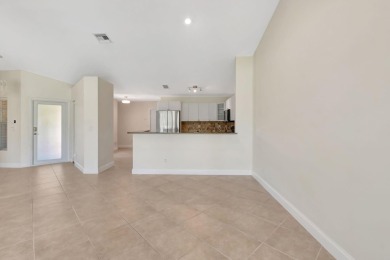 Spacious and well-maintained 3BD/2BA villa in the desirable on Aberdeen Golf and Country Club in Florida - for sale on GolfHomes.com, golf home, golf lot