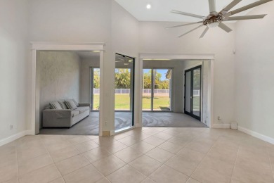 Spacious and well-maintained 3BD/2BA villa in the desirable on Aberdeen Golf and Country Club in Florida - for sale on GolfHomes.com, golf home, golf lot