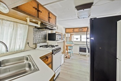 Take a look at this camper with a sunroom located in Holiday Out on Lake Tansi Village Country Club in Tennessee - for sale on GolfHomes.com, golf home, golf lot