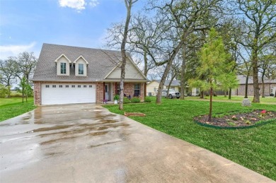 You can't beat this beautiful home meticulously maintained front on Lake Kiowa Golf Course in Texas - for sale on GolfHomes.com, golf home, golf lot