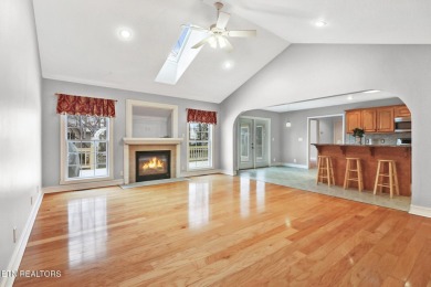 Check out this split bedroom ranch home on a small quiet on Heatherhurst Golf Course in Tennessee - for sale on GolfHomes.com, golf home, golf lot