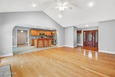 Check out this split bedroom ranch home on a small quiet on Heatherhurst Golf Course in Tennessee - for sale on GolfHomes.com, golf home, golf lot