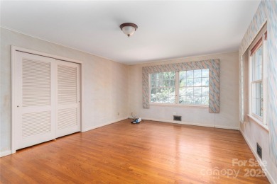Rare opportunity near Waynesville Country Club! Spacious 4BD/4BA on Waynesville Country Club Inn in North Carolina - for sale on GolfHomes.com, golf home, golf lot