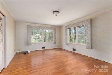 Rare opportunity near Waynesville Country Club! Spacious 4BD/4BA on Waynesville Country Club Inn in North Carolina - for sale on GolfHomes.com, golf home, golf lot