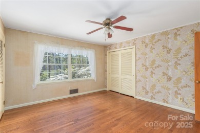 Rare opportunity near Waynesville Country Club! Spacious 4BD/4BA on Waynesville Country Club Inn in North Carolina - for sale on GolfHomes.com, golf home, golf lot
