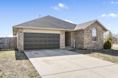 Welcome to this beautifully maintained 3-bedroom, 2-bathroom on Fremont Hills Country Club in Missouri - for sale on GolfHomes.com, golf home, golf lot