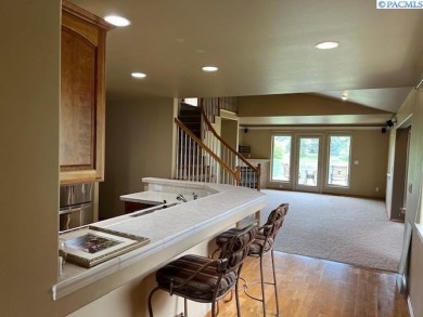 Beautiful Canyon Lakes Condo overlooking #9 Green and Fairway at on Canyon Lakes Golf Course in Washington - for sale on GolfHomes.com, golf home, golf lot