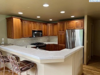 Beautiful Canyon Lakes Condo overlooking #9 Green and Fairway at on Canyon Lakes Golf Course in Washington - for sale on GolfHomes.com, golf home, golf lot