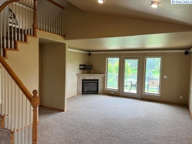 Beautiful Canyon Lakes Condo overlooking #9 Green and Fairway at on Canyon Lakes Golf Course in Washington - for sale on GolfHomes.com, golf home, golf lot