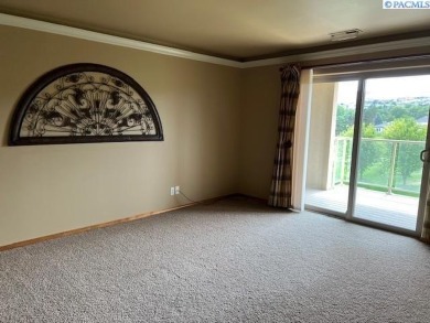Beautiful Canyon Lakes Condo overlooking #9 Green and Fairway at on Canyon Lakes Golf Course in Washington - for sale on GolfHomes.com, golf home, golf lot