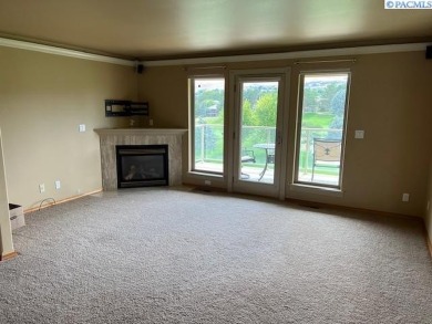 Beautiful Canyon Lakes Condo overlooking #9 Green and Fairway at on Canyon Lakes Golf Course in Washington - for sale on GolfHomes.com, golf home, golf lot