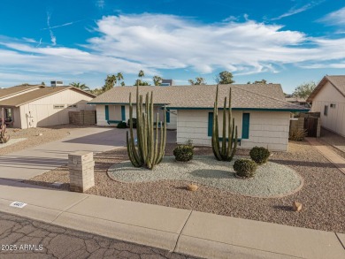 Ahwatukee! South Mountain Views! This 3 bedroom home offers an on Ahwatukee Country Club in Arizona - for sale on GolfHomes.com, golf home, golf lot