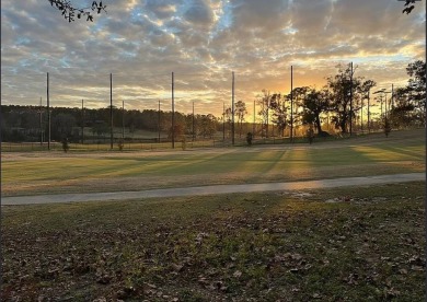 Move-in ready, affordable condo sitting directly on the Hillman on Hilaman Park Golf Course in Florida - for sale on GolfHomes.com, golf home, golf lot