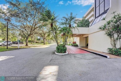 Remodeled & brand new custom closet & just painted! First floor on The Country Club At Boca Raton in Florida - for sale on GolfHomes.com, golf home, golf lot