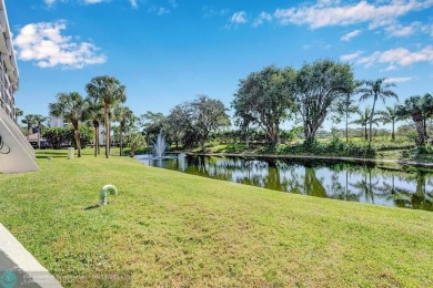 Remodeled & brand new custom closet & just painted! First floor on The Country Club At Boca Raton in Florida - for sale on GolfHomes.com, golf home, golf lot