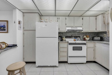 Don't miss this opportunity to own a top-floor 2-bedroom on Grande Oaks Golf Club in Florida - for sale on GolfHomes.com, golf home, golf lot