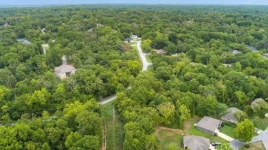 LEVEL SEWER LOT on a corner next to POA land! Build your dream on Bella Vista Country Club - Kingswood in Arkansas - for sale on GolfHomes.com, golf home, golf lot