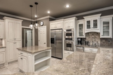 Come see this luxurious 4-bedrm, 3.5-bath home with a side load on Maumelle Golf and Country Club in Arkansas - for sale on GolfHomes.com, golf home, golf lot