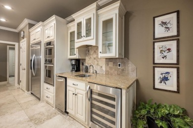Come see this luxurious 4-bedrm, 3.5-bath home with a side load on Maumelle Golf and Country Club in Arkansas - for sale on GolfHomes.com, golf home, golf lot