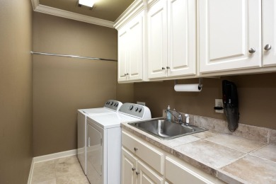Come see this luxurious 4-bedrm, 3.5-bath home with a side load on Maumelle Golf and Country Club in Arkansas - for sale on GolfHomes.com, golf home, golf lot