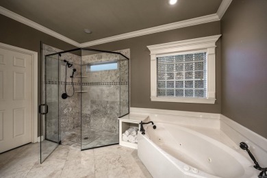 Come see this luxurious 4-bedrm, 3.5-bath home with a side load on Maumelle Golf and Country Club in Arkansas - for sale on GolfHomes.com, golf home, golf lot