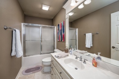 Come see this luxurious 4-bedrm, 3.5-bath home with a side load on Maumelle Golf and Country Club in Arkansas - for sale on GolfHomes.com, golf home, golf lot