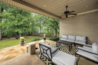 Come see this luxurious 4-bedrm, 3.5-bath home with a side load on Maumelle Golf and Country Club in Arkansas - for sale on GolfHomes.com, golf home, golf lot