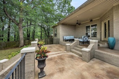 Come see this luxurious 4-bedrm, 3.5-bath home with a side load on Maumelle Golf and Country Club in Arkansas - for sale on GolfHomes.com, golf home, golf lot