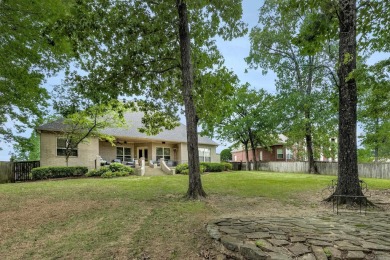 Come see this luxurious 4-bedrm, 3.5-bath home with a side load on Maumelle Golf and Country Club in Arkansas - for sale on GolfHomes.com, golf home, golf lot