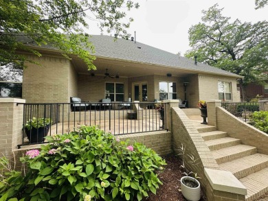 Come see this luxurious 4-bedrm, 3.5-bath home with a side load on Maumelle Golf and Country Club in Arkansas - for sale on GolfHomes.com, golf home, golf lot