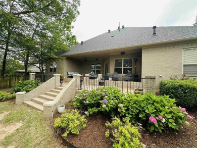 Come see this luxurious 4-bedrm, 3.5-bath home with a side load on Maumelle Golf and Country Club in Arkansas - for sale on GolfHomes.com, golf home, golf lot