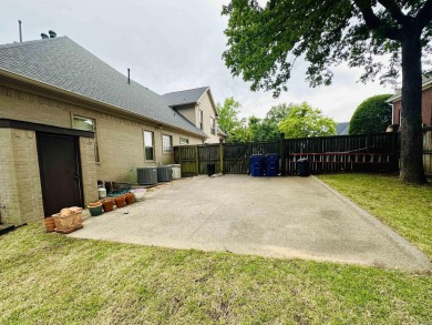 Come see this luxurious 4-bedrm, 3.5-bath home with a side load on Maumelle Golf and Country Club in Arkansas - for sale on GolfHomes.com, golf home, golf lot
